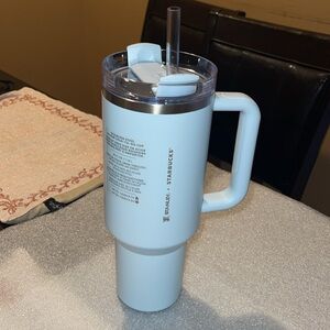 🩵NWT🩵Stanley + Starbucks 2024 Spring Blue Tumbler